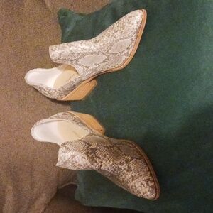 Chinese Laundry Cream Metal Snake Mali Pointed Toe.